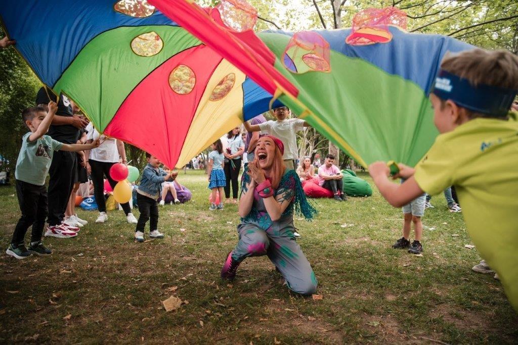 Părinții și copiii sunt așteptați la 1uniFEST, cel mai mare festival de joacă de Ziua Copilului